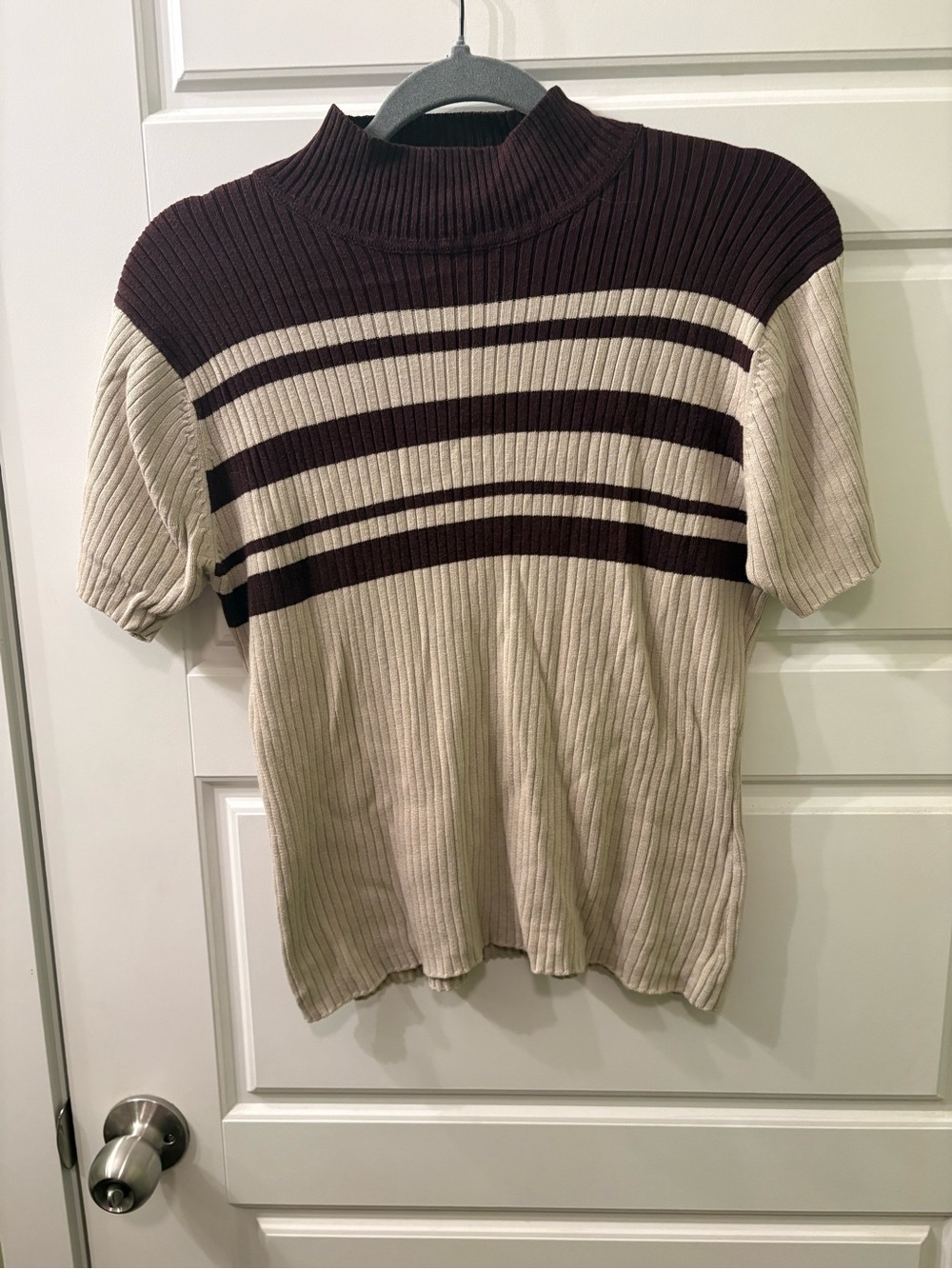 90s Ribbed Short Sleeve Mock Neck Top in Cream and Dark Brown